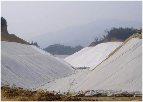 超大型專用土工膜氣脹設備解決砂礫地基問題