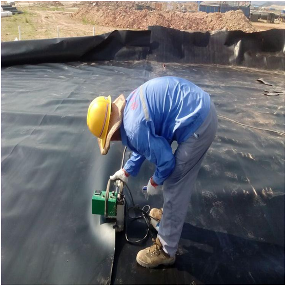 土工膜構建的復合地基的優勢