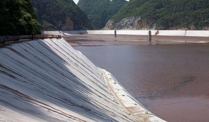 土工膜在人工湖深水區及淺水區設計要求