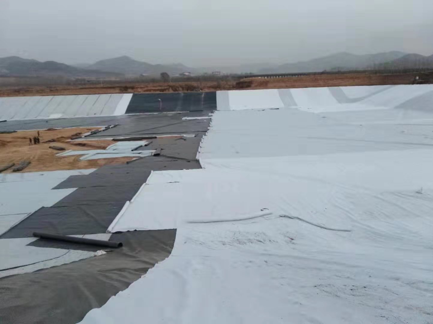 0.25mm厚土工膜為何必須現場焊接?