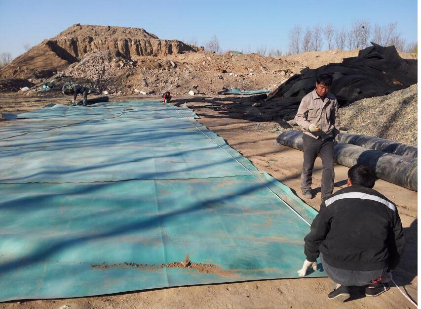 原生樹脂黑綠雙色土工膜覆蓋鋪設工藝介紹
