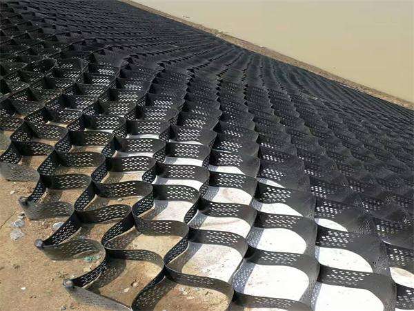 土工格室在西部開發工作中的用武之地