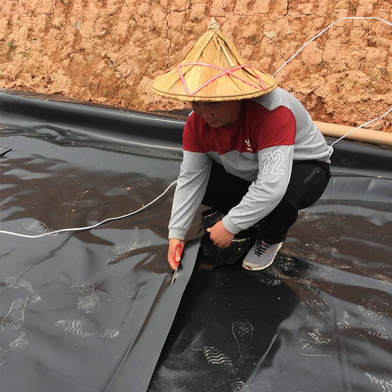 土工膜的質量是影響混凝土襯砌質量的關鍵因素