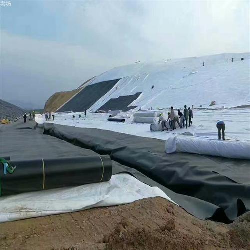 冬季復合土工膜廣泛應用于渠道防滲