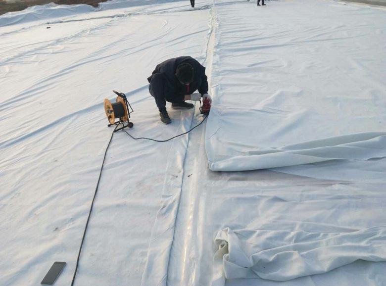 復合土工膜用于防滲防漏工程部位應注意事項