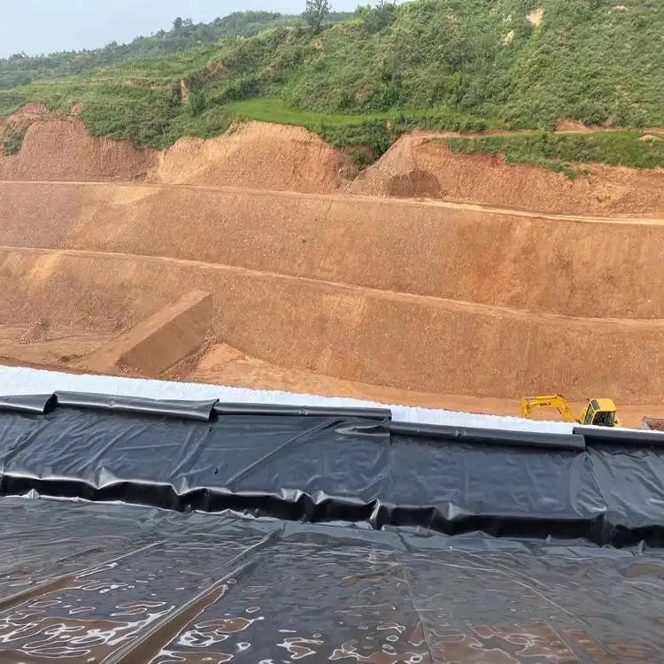 土工膜+壓實防滲黏土的復合襯墊系統小約1個數量級