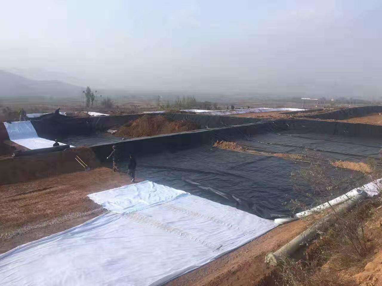 監理工程師驗收合格后,方可鋪設復合土工膜